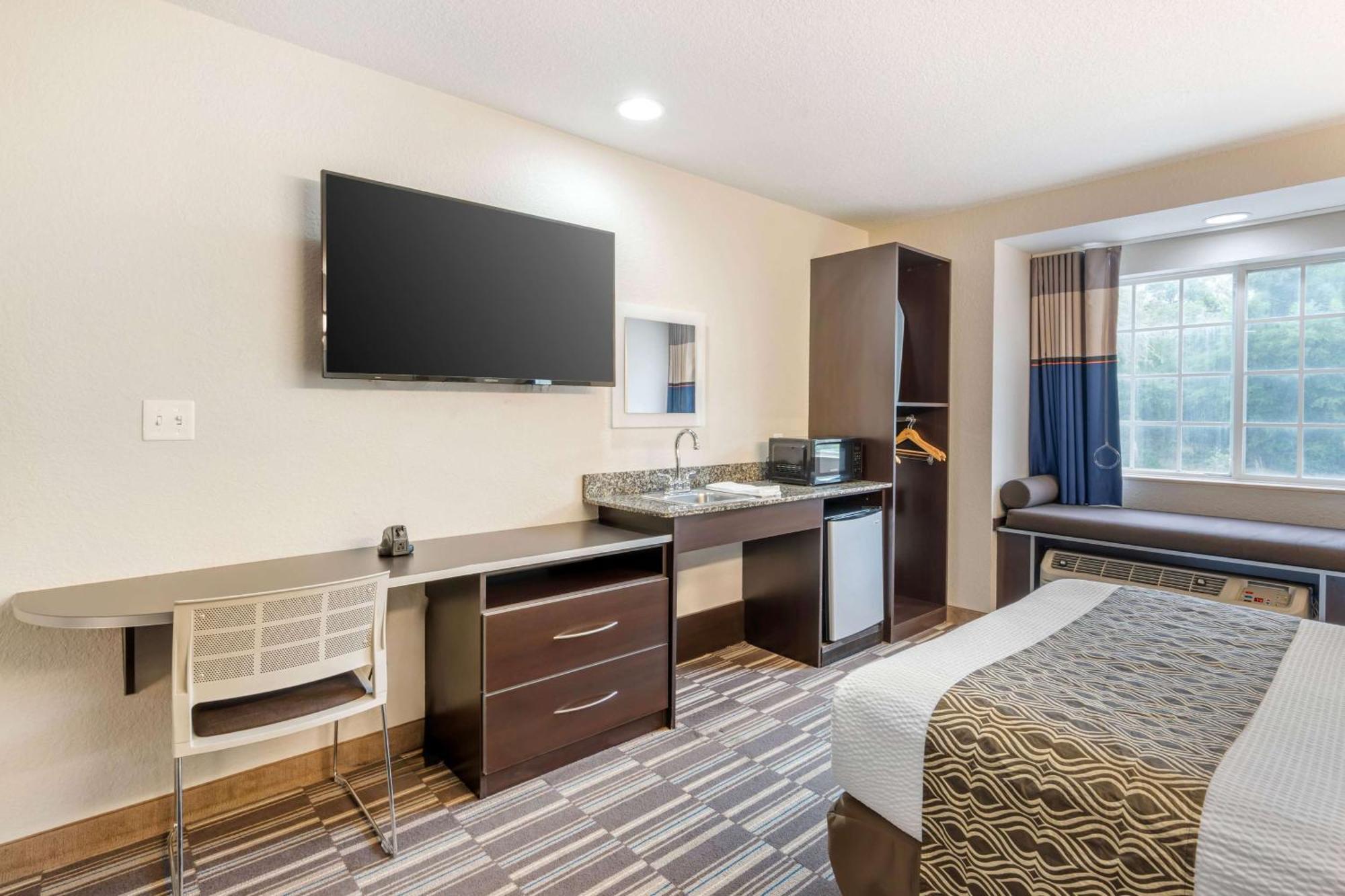 Microtel Inn & Suites By Wyndham Brooksville Ridge Manor Luaran gambar